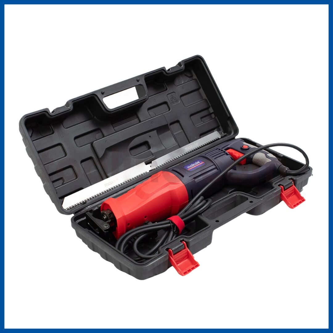 La valise ouverte de la Scie Sabre 1200W Makute